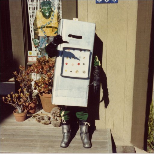 [1982-boxrobot.1.jpg]
